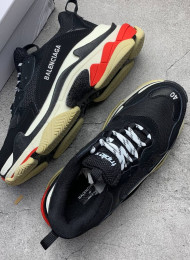 Кроссовки Balenciaga Triple S Black White живое фото 2